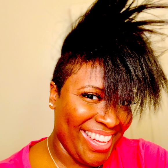 Meet your Posher, Nikki Todd 🎀ThePinkLadyHouse🎀 - Picture 6 of 13